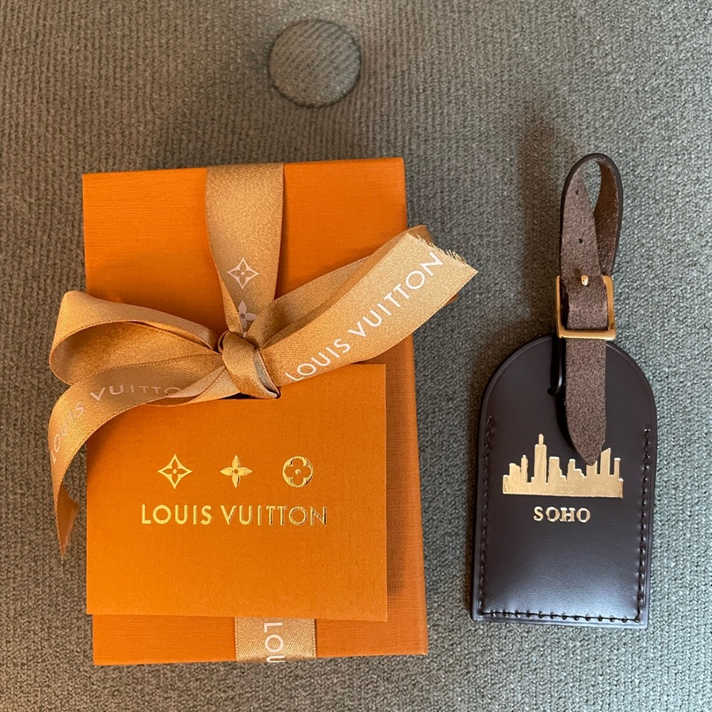 Louis Vuitton Brown Leather Luggage Tag Gold Soho Hotstamp S Hearts Pink DE